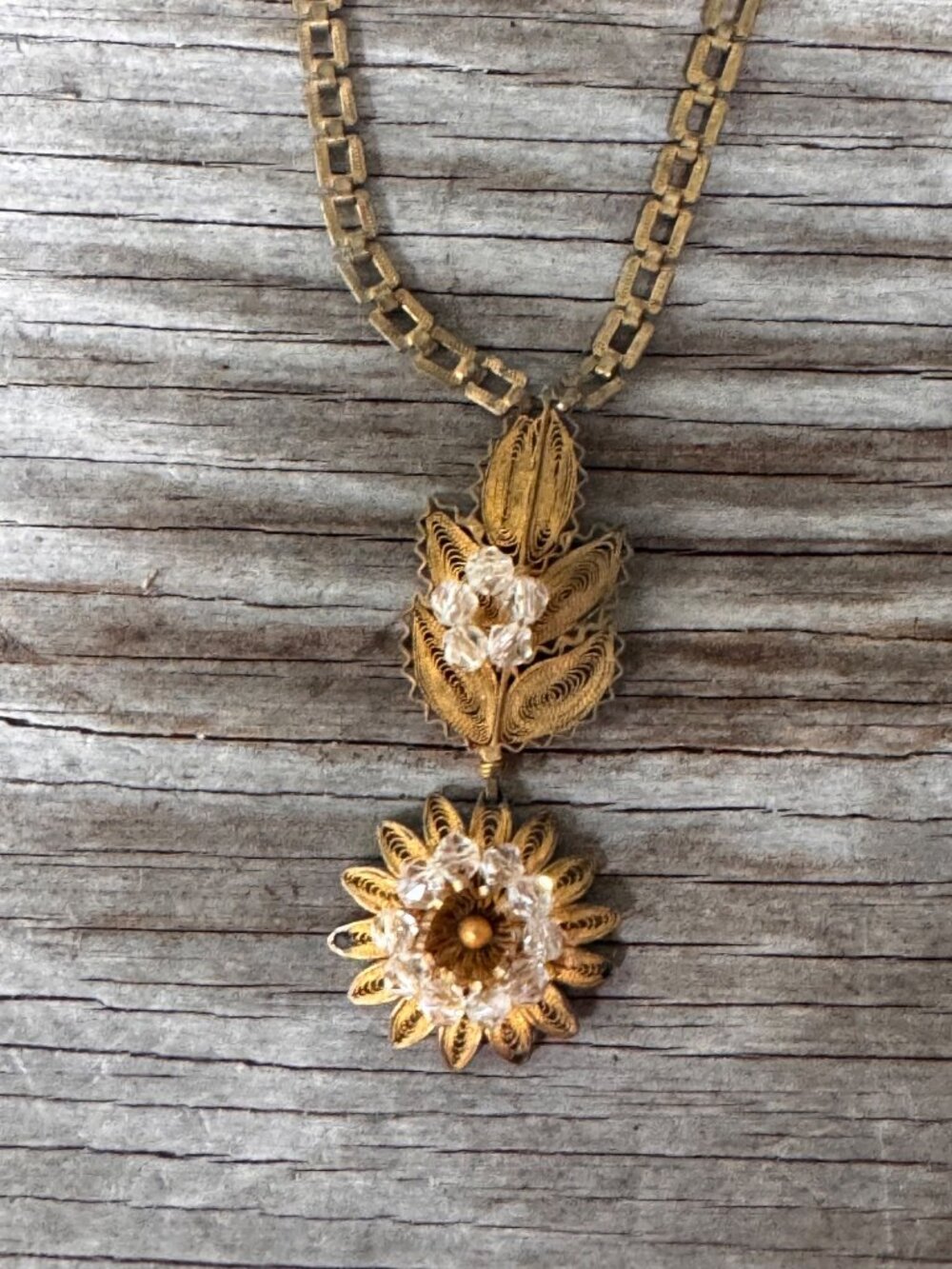 Vintage Gold Tone Filigree Flower Necklace Clear Crystal Floral Drop 18” - Picture 2 of 6